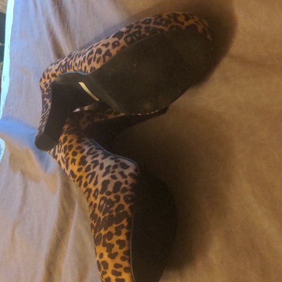 Torrid 9.5WW Cheetah Print Torrid Heals Like New Plus Size Heels - Picture 8 of 12